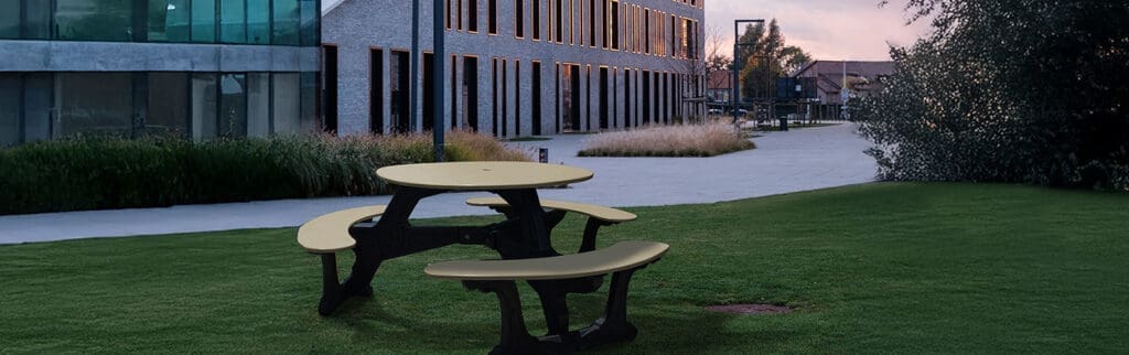 Bodega in university quad with architecture building background