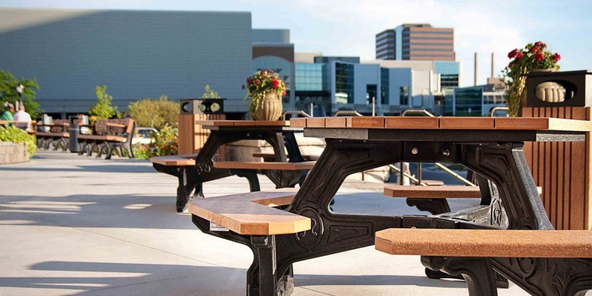 Plaza Table Lansing Market